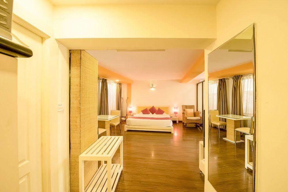 Shilton Suites Bangalore Bagian luar foto